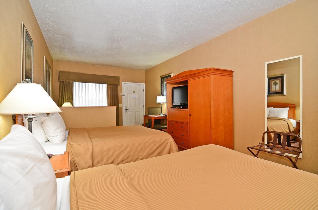 Clarion Suites St George - Convention Center Area Сейнт Джордж Екстериор снимка