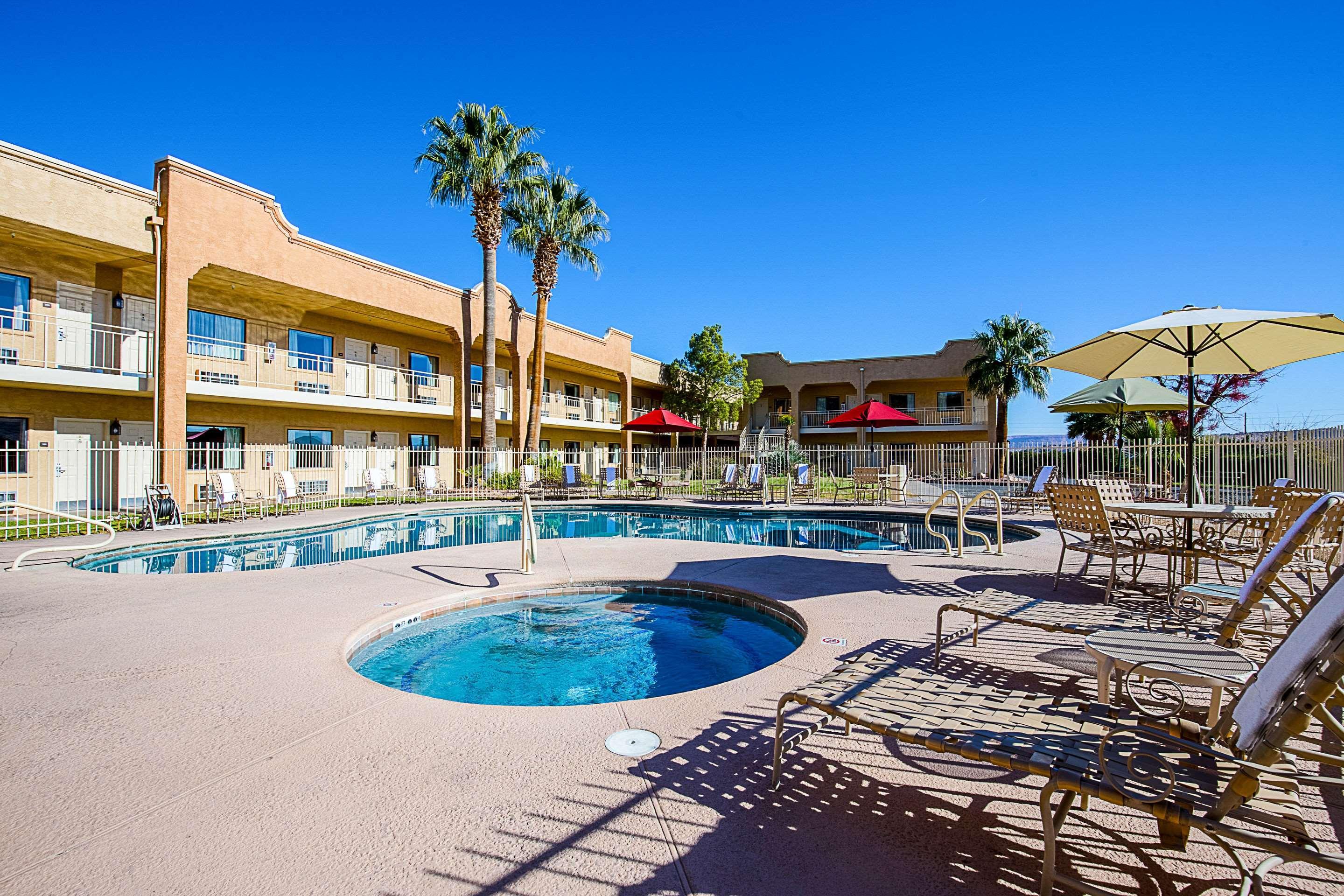 Clarion Suites St George - Convention Center Area Сейнт Джордж Екстериор снимка